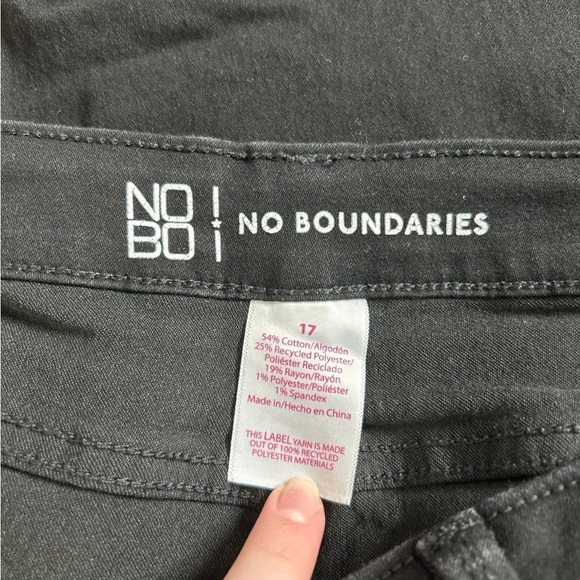 No boundaries high rise black skinny jeans in size 17 - Picture 5 of 6